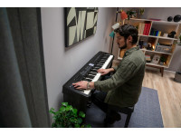 <b>Roland FP-E50 com móvel original Roland KSFE50-BK e pedal sustain Roland DP-10incluídos</b>