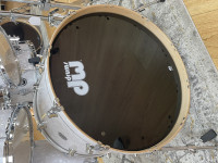 <b>DW DWe 5-piece Drum Kit Bundle White Marine Pearl, Roland V71, 4CY-4WT-01, DEKTFP05TBWMCPRCV71</b>