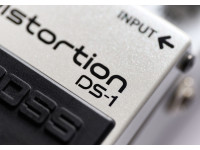 BOSS DS-1-WH WHITE LIMITED EDITION Pedal Distorção Icónico