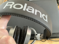 <b>Roland DJ-202 PRO CONTROLADOR DJ SERATO DJ INTRO + Patterns Ritmos TR BEST-SELLER</b>