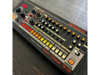 <b>Roland TR-08 Sons Icónicos Caixa de Rimos Roland TR-808 BOUTIQUE</b>