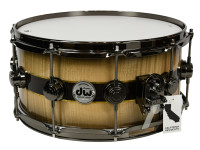 <b>DW Collector's Series 6-piece Shell Pack Candy Black Burst sobre Sycamore com Ziricote Inlay EDIÇÃO LIMITADA DR361822KKN</b>