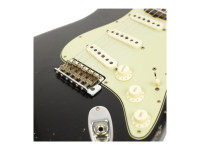 Fender 1960 Stratocaster Heavy Relic Rosewood Fingerboard Aged Black over 3-Colour Sunburst