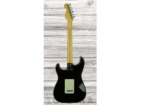 fender-american-professional-ii-maple-fingerboard-black_62307dbb15574.jpg
