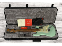 Fender  American Ultra Stratocaster Maple Fingerboard Surf Green