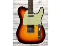 Fender  Custom Shop Limited 1960 Telecaster Custom Relic Guitar Chocolate 3-Color Sunburst - Forma do corpo Telecaster®, Material do corpo Cinzas selecionadas de 2 peças, Acabamento do corpo Relic® Lacquer Finish, Perfil do braço em “C” oval estilo '60, Material da escala Flat-Lam Rosewood...