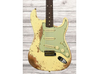 Fender Custom Shop Limited Edition 60 Dualmag II Stratocaster Super Heavy Relic Aged Vintage White - Corpo: Alder, Braço: Quarter Sawn Maple, Perfil do braço: 60 Style Oval C, Construção: Bolt-On, Escala: AAA Rosewood, Comprimento da Escala 648mm (25.51”), 