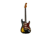 Fender Custom Shop Limited Edition 60 Stratocaster Super Heavy Relic Black Over Two Color Sunburst - Made in USA, Corpo: Roasted Alder, Braço: Quarter Sawn Roasted Maple, Perfil do braço: 60s Style Oval C, Construção: Bolt-On, Escala: Rosewood 3A, 