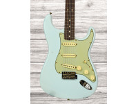 Fender Custom Shop Limited Edition 63 Stratocaster Journeyman Aged Sonic Blue - Corpo: Alder, Braço: Rift Sawn Maple, Perfil do braço: 60 Style Oval C, Construção: Bolt-On, Escala: AAA Rosewood, Comprimento da Escala: 648mm (25.51”), 