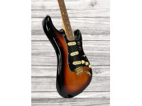 Fender  FSR Player Gold Hardware Pau Ferro FB 3-Tone Sunburst