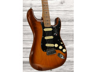 Fender  Limited Edition American Ultra Roasted Maple Fingerboard Honey Burst