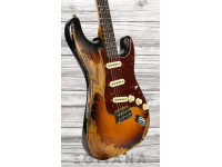 fender-limited-edition-roasted-61-super-heavy-relic-flat-lam-rosewood-fingerboard-aged-3-color-sunburst_63d7d45316e97.jpg