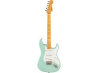 Fender Squier CV 50s Strat HT MN PPG SFG - Corpo em álamo (Poplar) com acabamento gloss, Braço em maple “C” com acabamento vintage-tinted gloss urethane, Escala: 648 mm (25.5), Escala em maple com raio de 9.5 (241 mm), 21 trastes narrow tal...