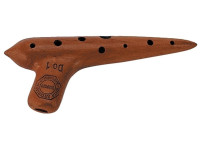 Gewa Ocarina Solista Dó 13 cm C1 Natural  - Material: Terracota natural, sem verniz, Acabamento: Estampado artesanal, Afinação: C1 (Dó), Comprimento: 13 cm, Inclui: Instruções detalhadas, Ideal para: Iniciantes e músicos experientes, 