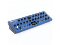 Modal  Cobalt8M  - Sintetizador de Desktop Analógico Virtual, Polifonia de 8 vozes, 24 botões, Joystick de quatro eixos travável, Display OLED, Glide / Portamento (modo legato e staccato), bem como modos de teclado M...