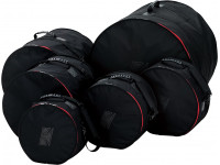 Tama  DSS72S Standard Bag Set - A Tama DSS72S Standard Bag Set é um saco de 7 peças da série padrão., Os sacos acolchoados feitos de nylon de 600 denier são à prova de ruptura, impermeáveis, robustos e garantem o transporte e arm...