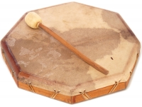 Terre Shaman Drum 40cm - Shaman Drum, Modelo -554, Forma octogonal, Diâmetro aprox. 40 cm, A moldura é feita de mogno indonésio (Swietenia spp. Mahagoni), A cabeça do tambor é feita de pele de cabra natural, 